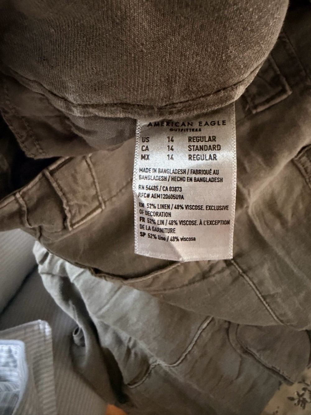 American Eagle Super Hi-Rise Cargo Linen Blend Joggers - Picture 4 of 7